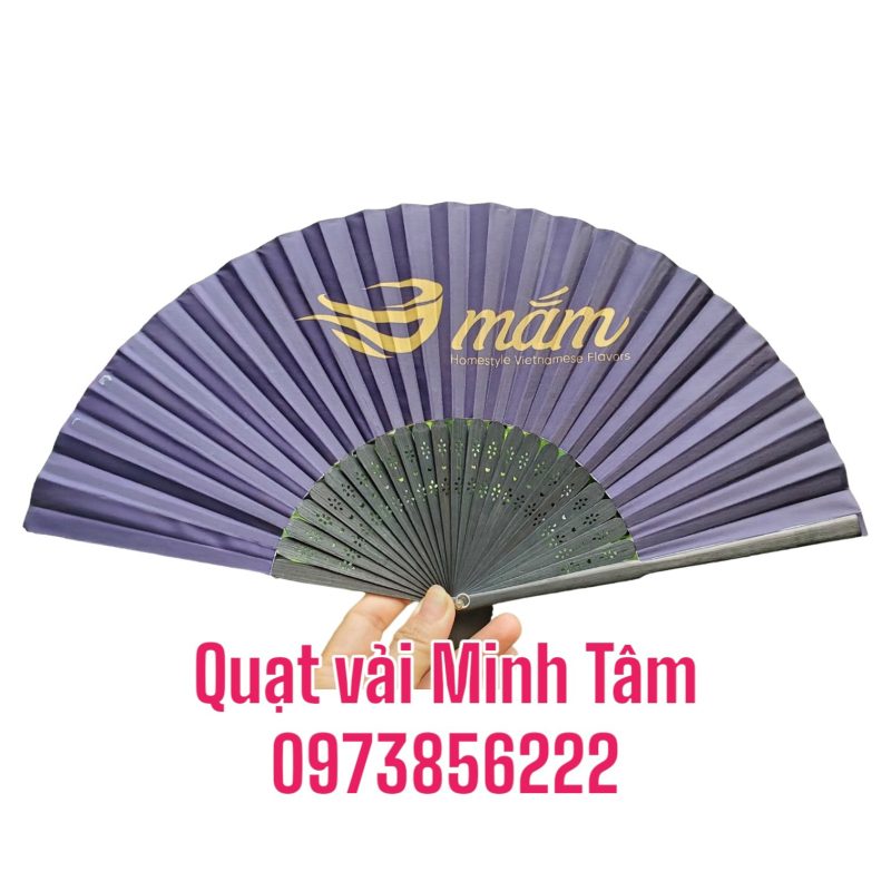 Quạt giấy nan tre đen khắc hoa văn CNC